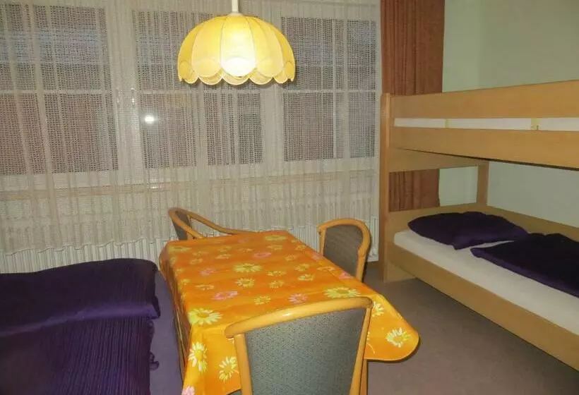 Hotelli Gasthofmetzgerei Rotes Ross