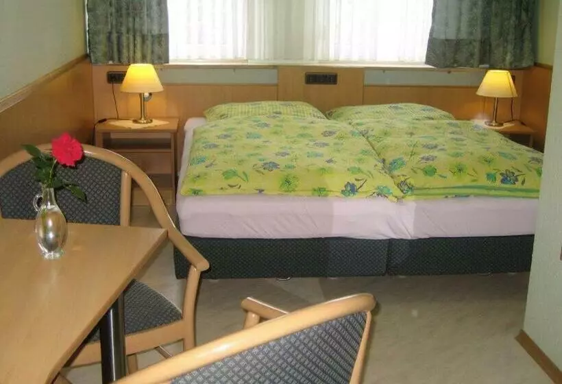 Hotelli Gasthofmetzgerei Rotes Ross