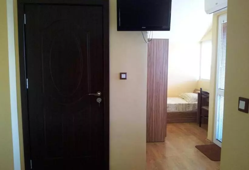 پانسیون Guest House Emi