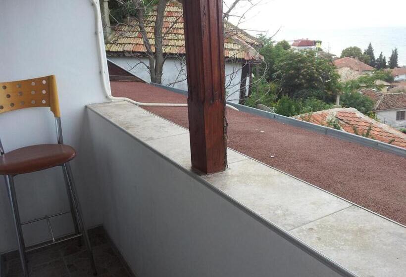 پانسیون Guest House Emi