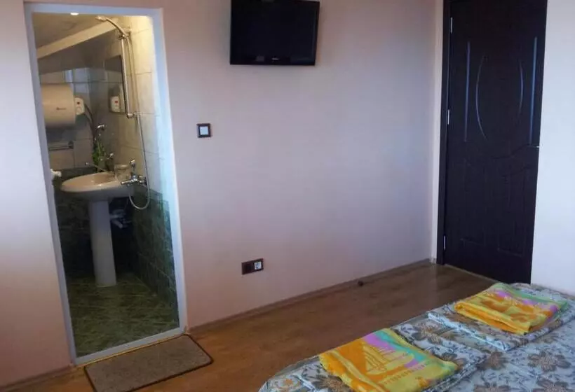 پانسیون Guest House Emi