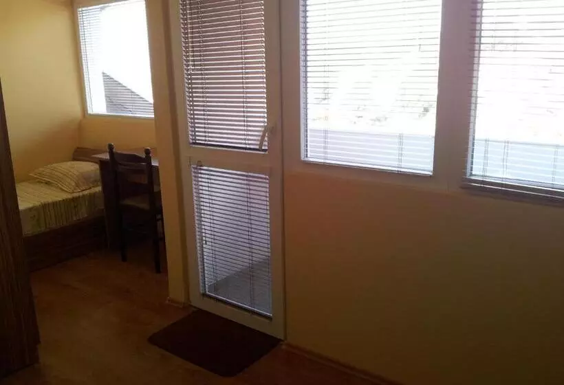 پانسیون Guest House Emi