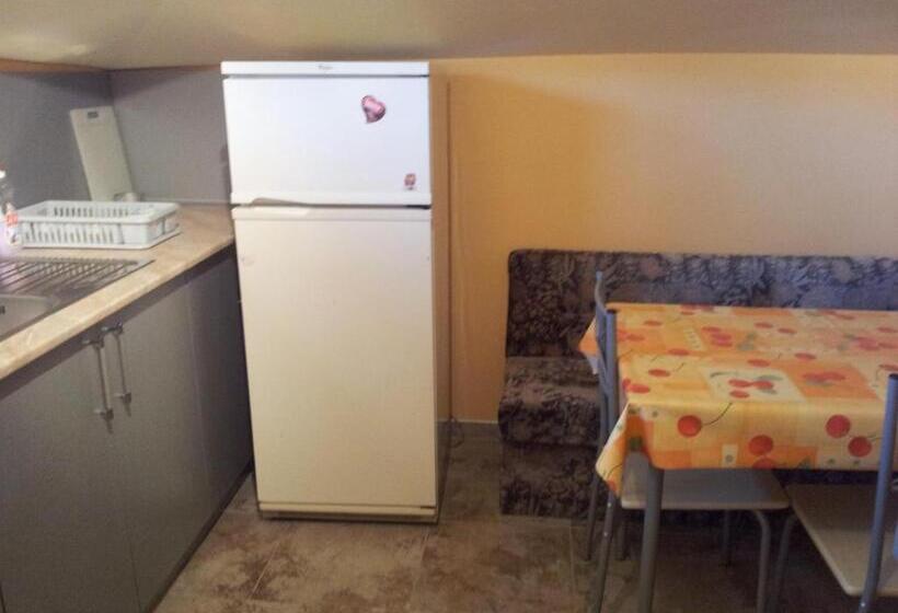 پانسیون Guest House Emi