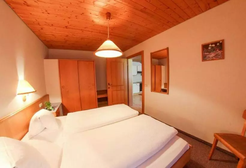 Retkeilymaja Pension Kröll