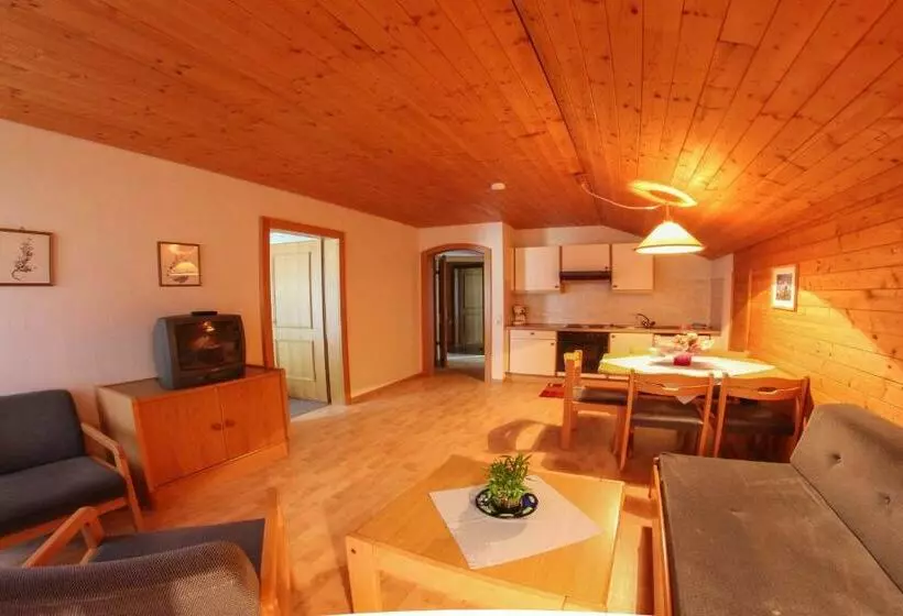 Retkeilymaja Pension Kröll