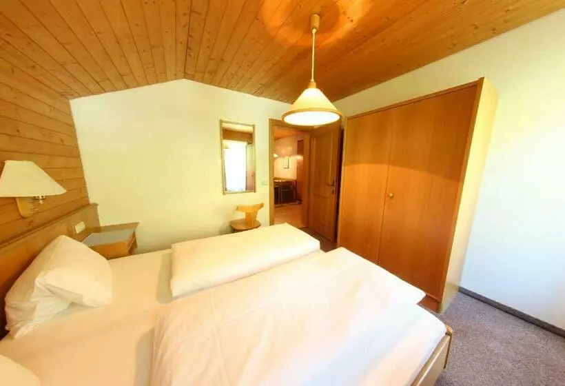 Retkeilymaja Pension Kröll