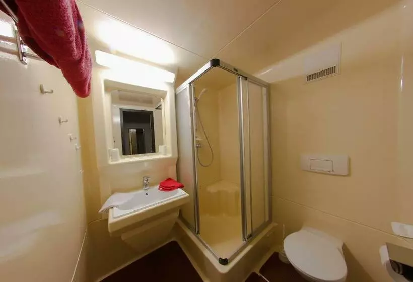 Retkeilymaja Pension Kröll