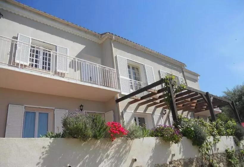 Aamiaismajoitus (B&B) A L Ombre Du Clocher