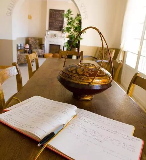 Aamiaismajoitus (B&B) A L Ombre Du Clocher