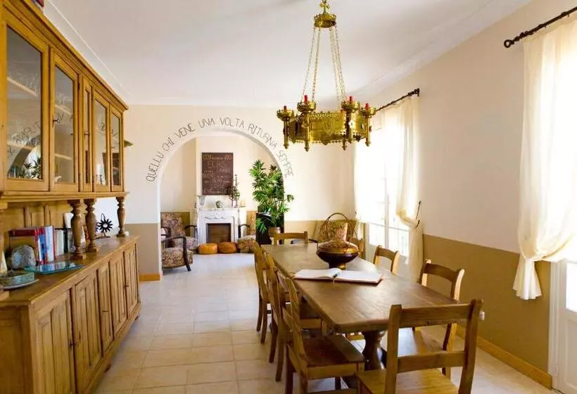 Aamiaismajoitus (B&B) A L Ombre Du Clocher