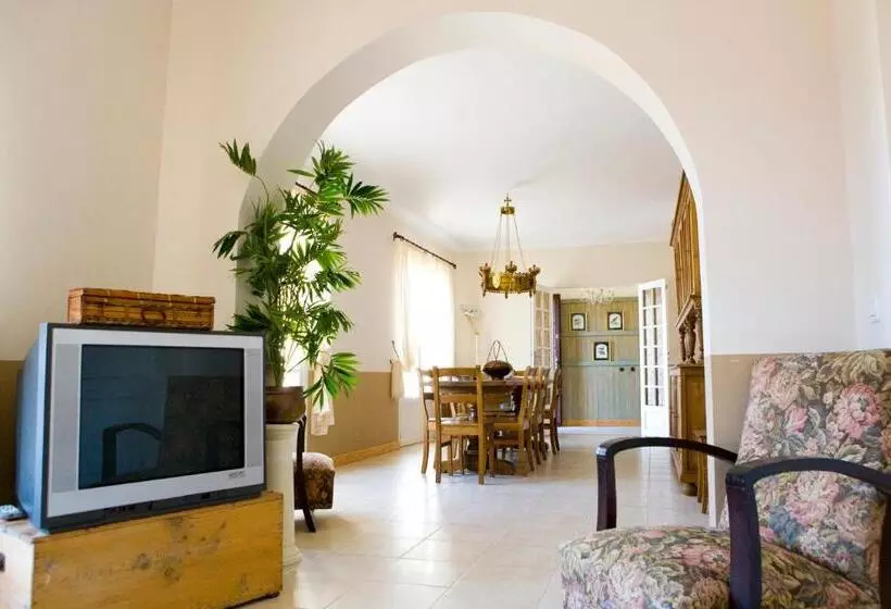 Aamiaismajoitus (B&B) A L Ombre Du Clocher