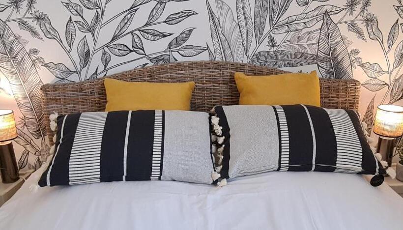 ベッドアンドブレックファースト A L Ombre Du Clocher