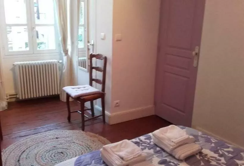 ベッドアンドブレックファースト Chambre D Hôtes La Tour De Brazalem