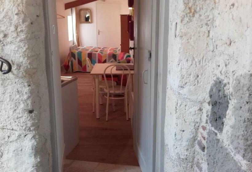 مبيت وإفطار Chambre D Hôtes La Tour De Brazalem