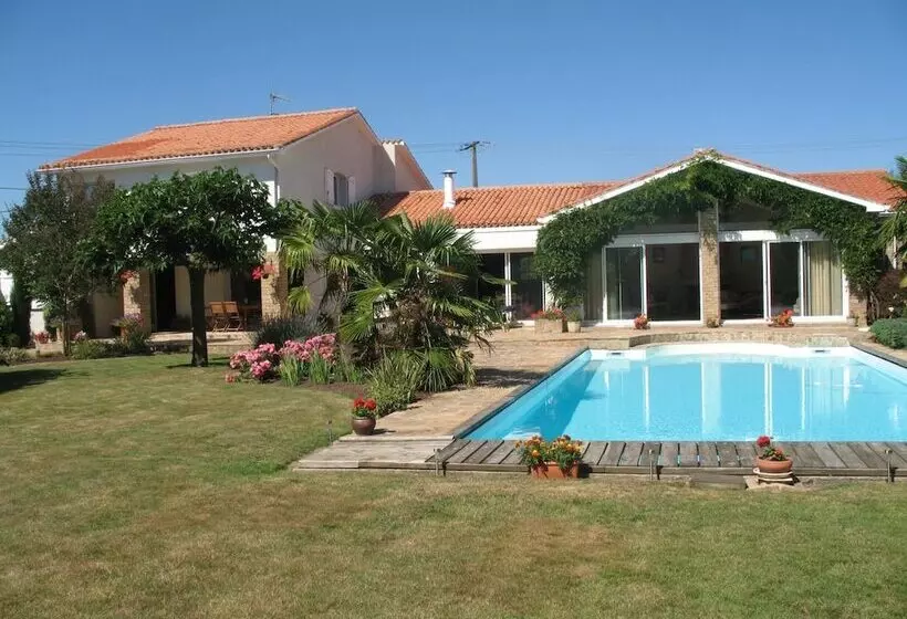 Aamiaismajoitus (B&B) Chambres D Hôtes Le Mûrier