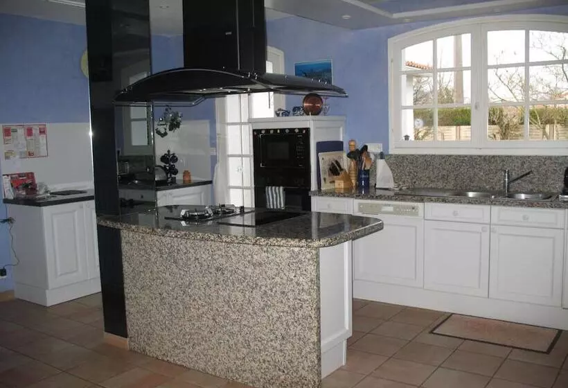 Aamiaismajoitus (B&B) Chambres D Hôtes Le Mûrier