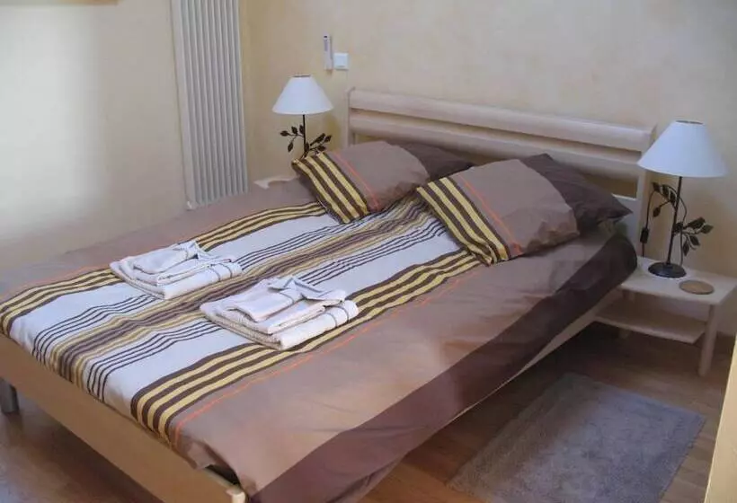 Aamiaismajoitus (B&B) Chambres D Hôtes Le Mûrier