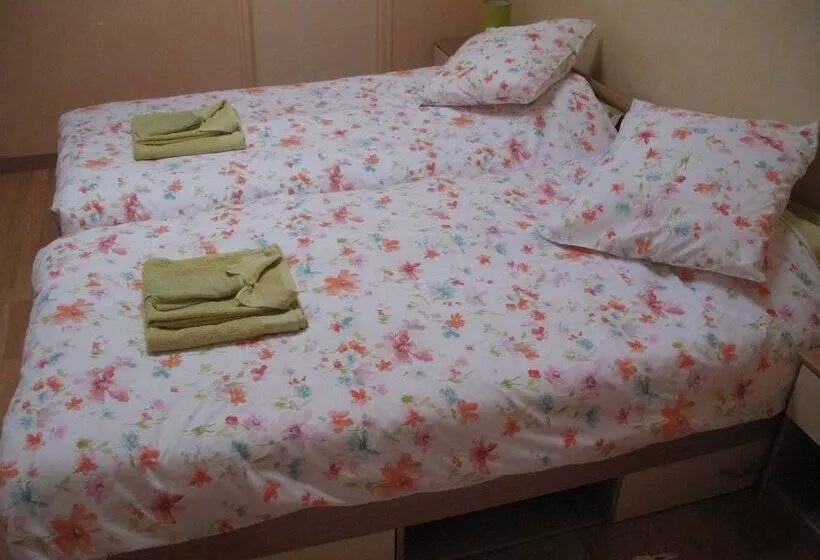 Aamiaismajoitus (B&B) Chambres D Hôtes Le Mûrier