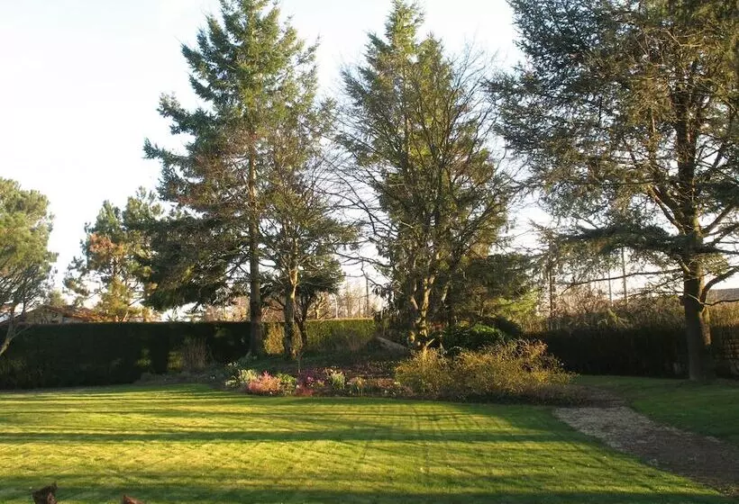 Aamiaismajoitus (B&B) Chambres D Hôtes Le Mûrier