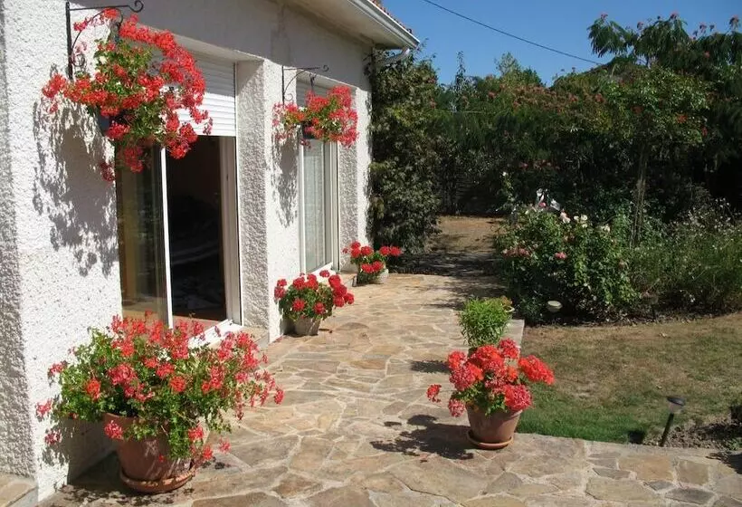 Aamiaismajoitus (B&B) Chambres D Hôtes Le Mûrier