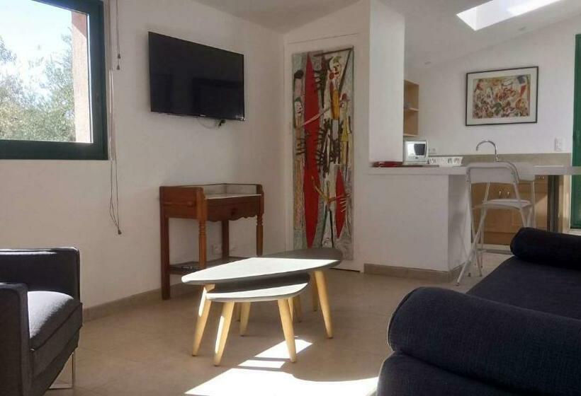 مبيت وإفطار La Radassière