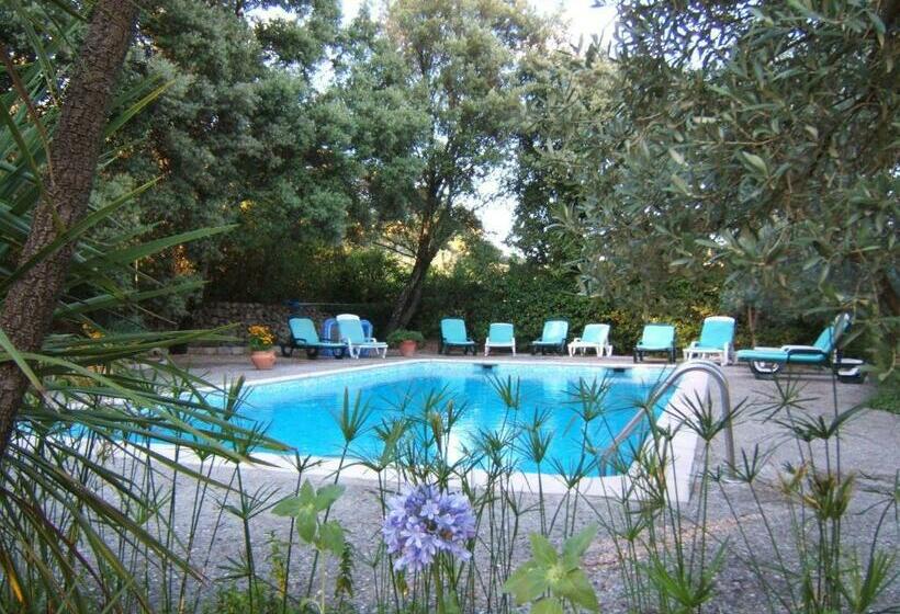 مبيت وإفطار La Radassière