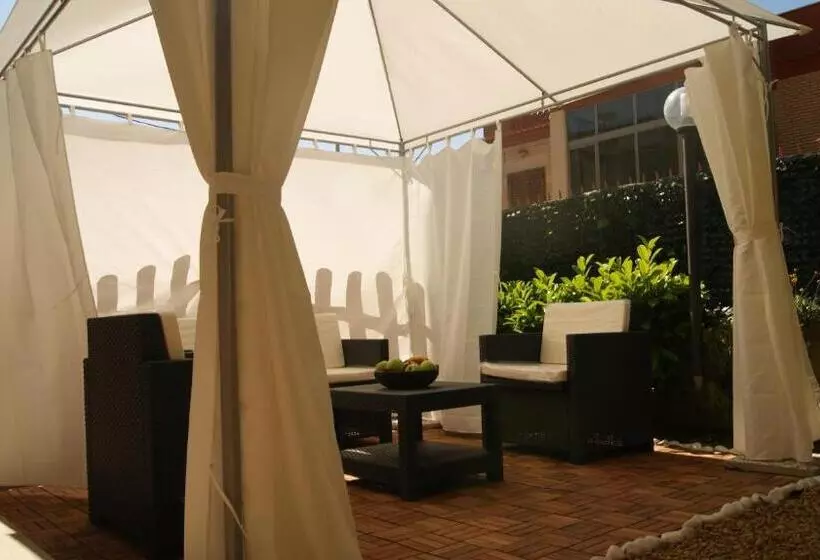 ベッドアンドブレックファースト Vegan Inn Airport   Adults Only   Late Check In