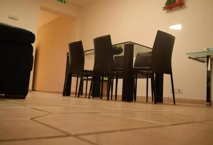 ベッドアンドブレックファースト Vegan Inn Airport   Adults Only   Late Check In