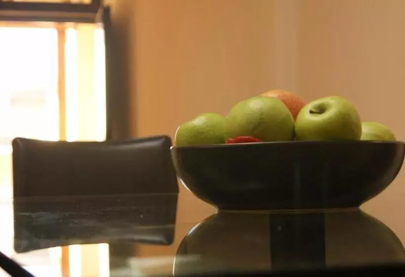 ベッドアンドブレックファースト Vegan Inn Airport   Adults Only   Late Check In