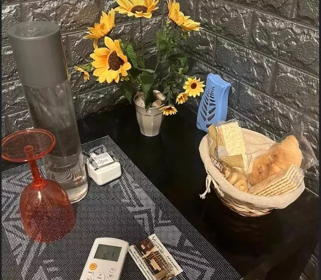 ベッドアンドブレックファースト Vegan Inn Airport   Adults Only   Late Check In