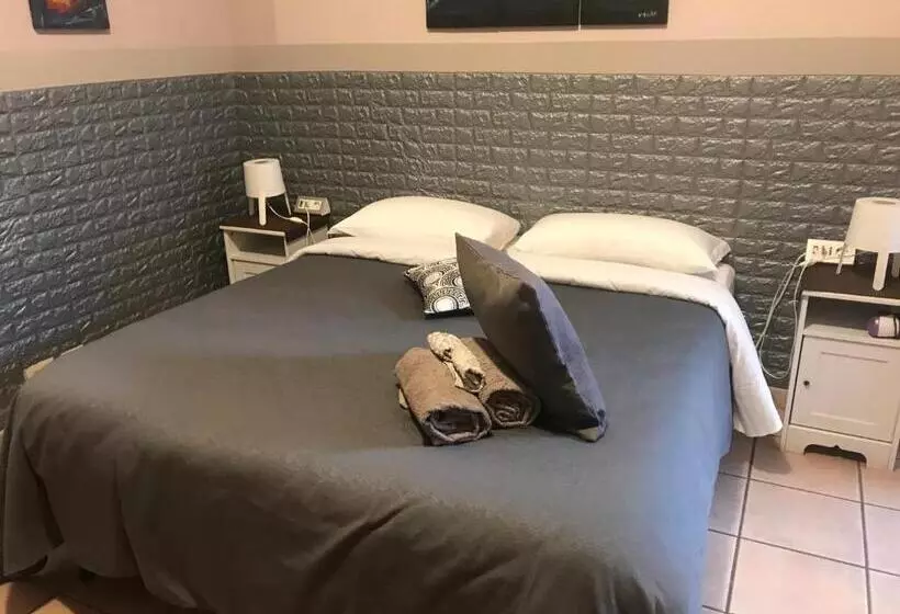 ベッドアンドブレックファースト Vegan Inn Airport   Adults Only   Late Check In