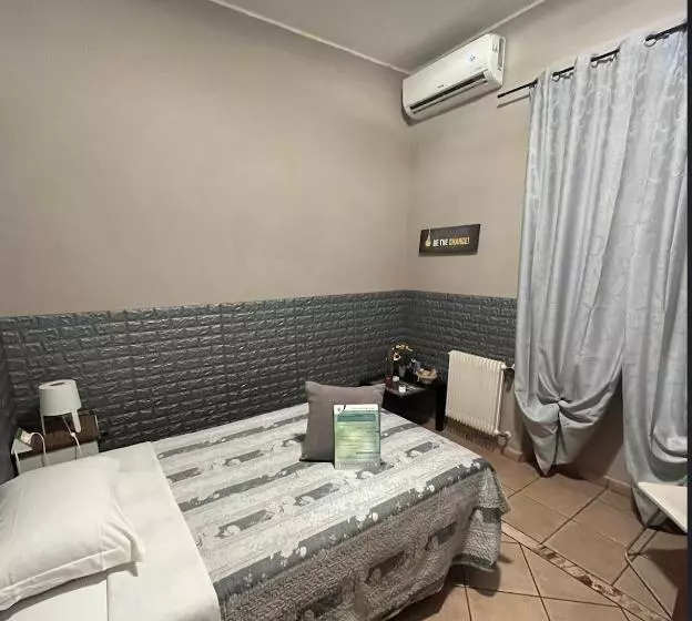 ベッドアンドブレックファースト Vegan Inn Airport   Adults Only   Late Check In