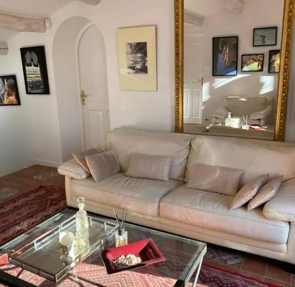 Aamiaismajoitus (B&B) Villa Des Roses