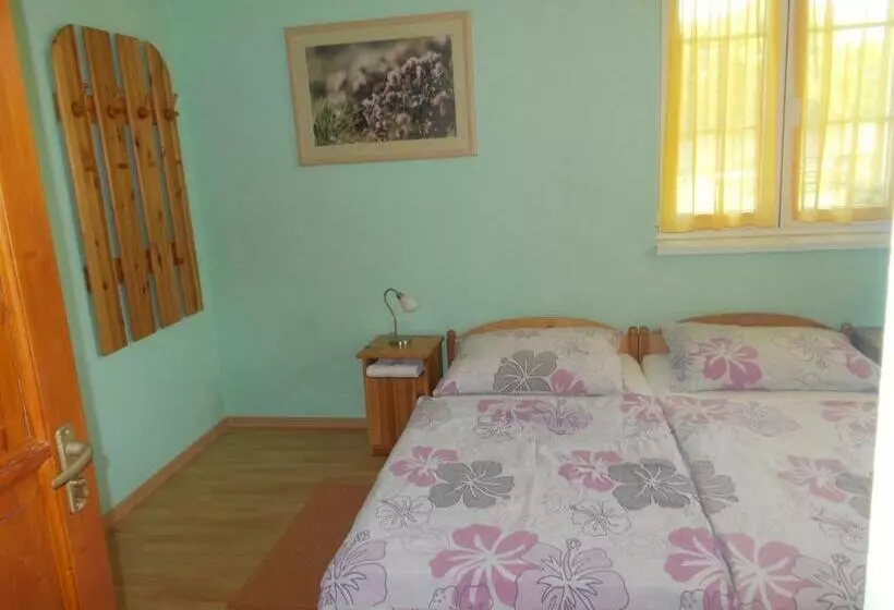 ペンション Hétkanyar Vendégház