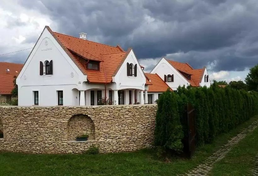 ペンション Hétkanyar Vendégház