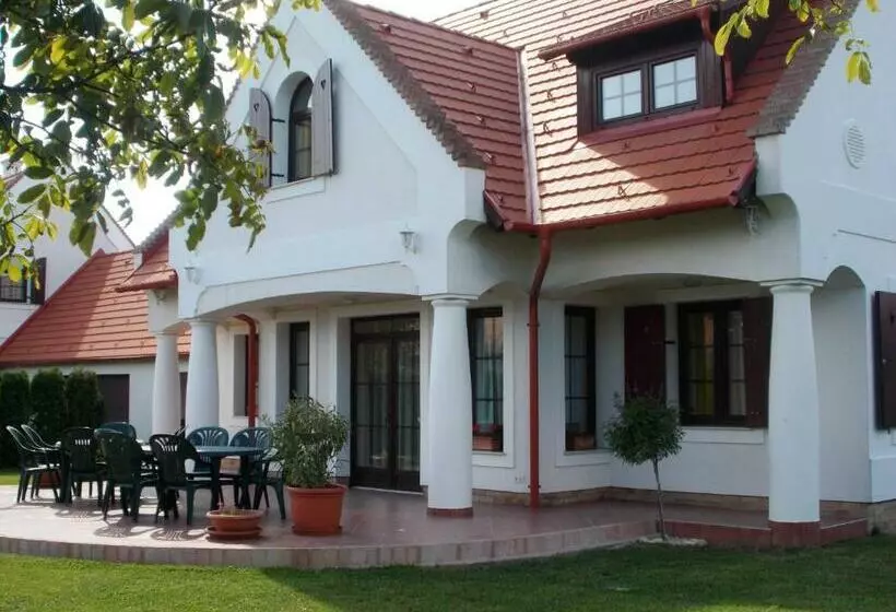 ペンション Hétkanyar Vendégház