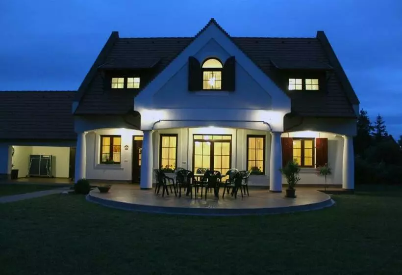 ペンション Hétkanyar Vendégház