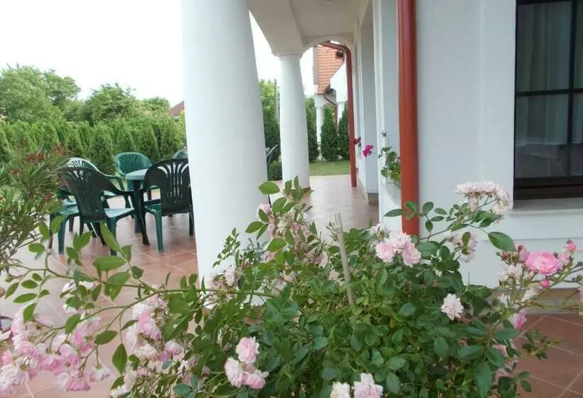 ペンション Hétkanyar Vendégház