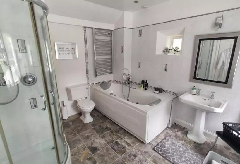 Aamiaismajoitus (B&B) Cascades Gardens