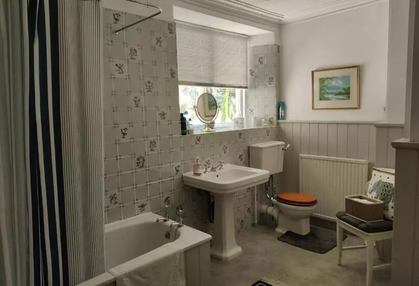 Aamiaismajoitus (B&B) Cascades Gardens