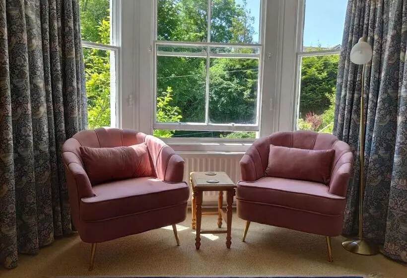 Aamiaismajoitus (B&B) Cascades Gardens