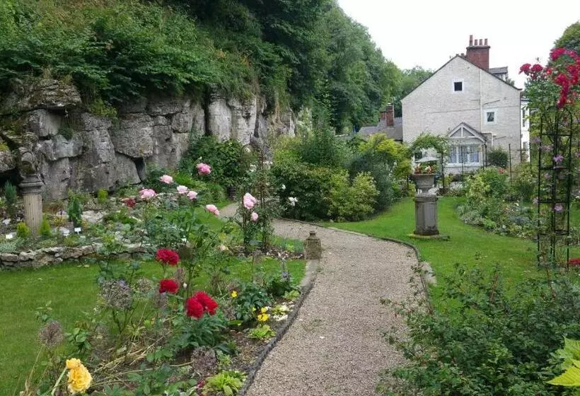 Aamiaismajoitus (B&B) Cascades Gardens