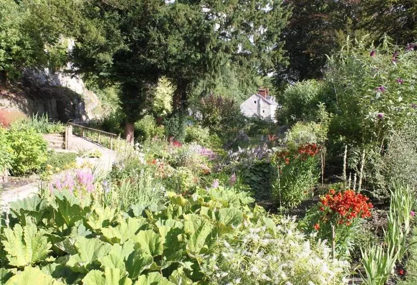 Aamiaismajoitus (B&B) Cascades Gardens