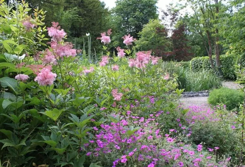 Aamiaismajoitus (B&B) Cascades Gardens