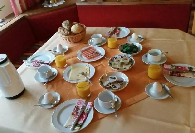 ベッドアンドブレックファースト Gästehaus Marianne Baier