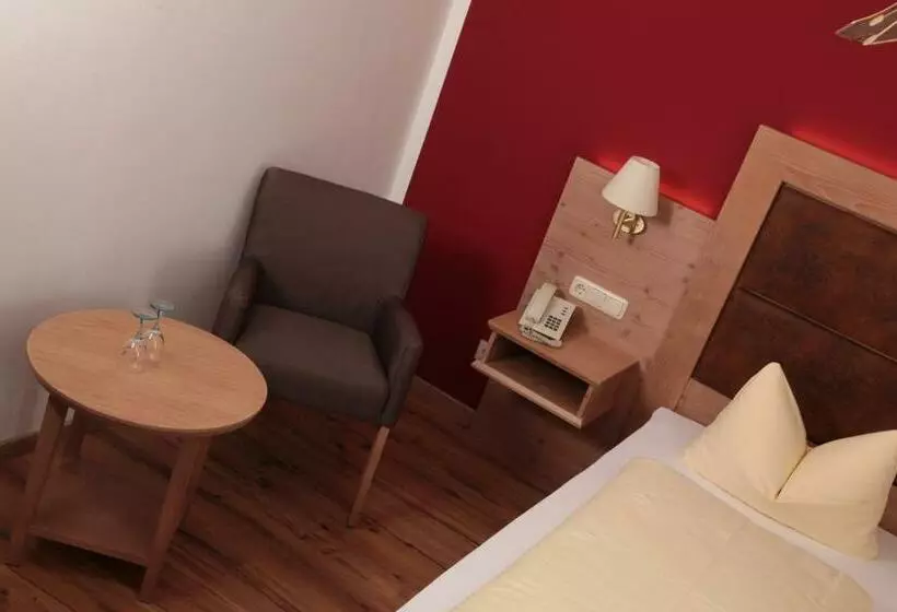 Hotelli Schlossgasthof Rösch