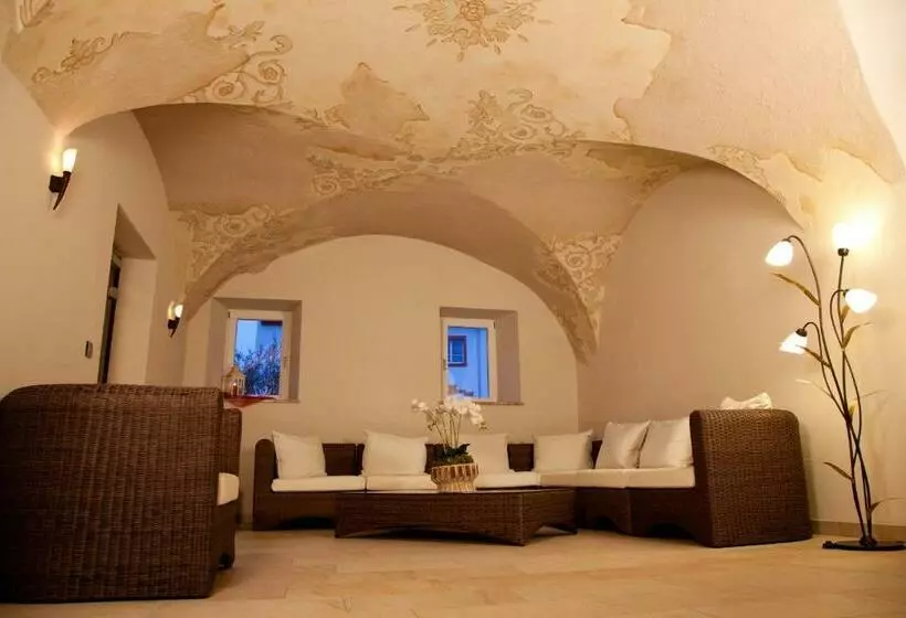 Hotelli Schlossgasthof Rösch