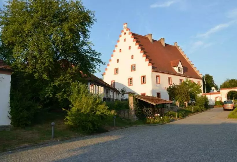 Hotelli Schlossgasthof Rösch