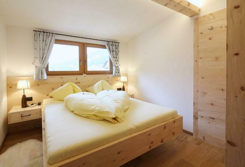 ホテル Obersanterhof