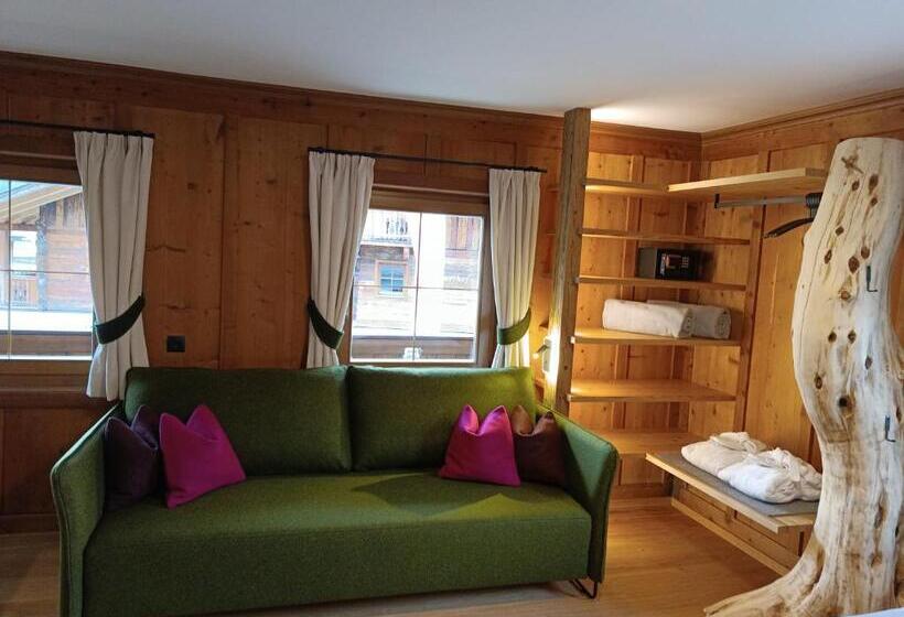 ホテル Obersanterhof